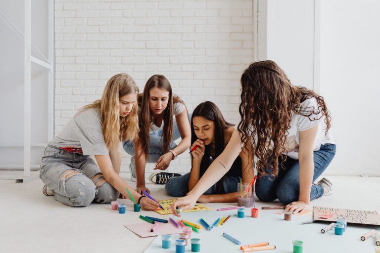 Comment les étudiants peuvent-ils explorer leur créativité ?