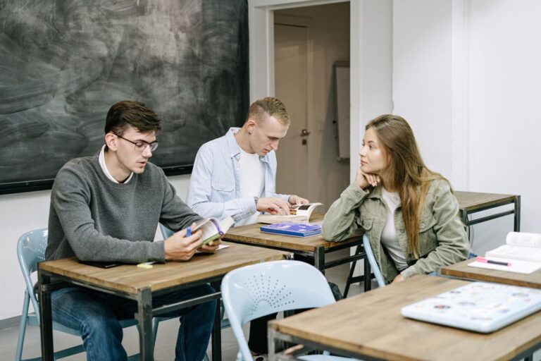 Les étudiants en action : véritables agents du progrès ?