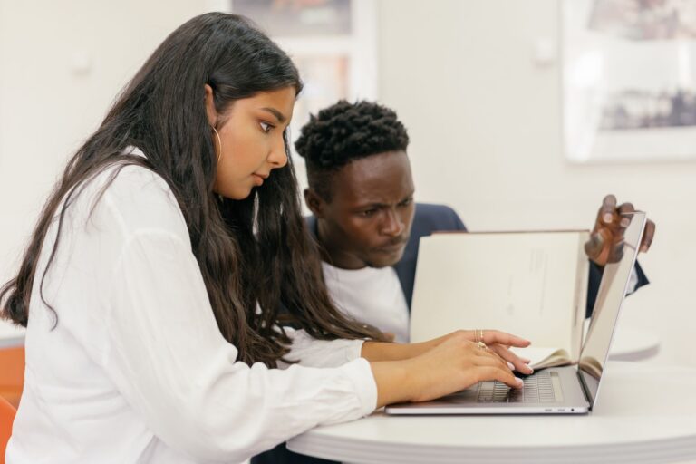 Comment les étudiants contribuent-ils à l&rsquo;avancement des connaissances ?