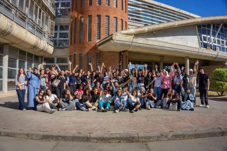 Comment les étudiants peuvent-ils trouver des interactions mondiales ?